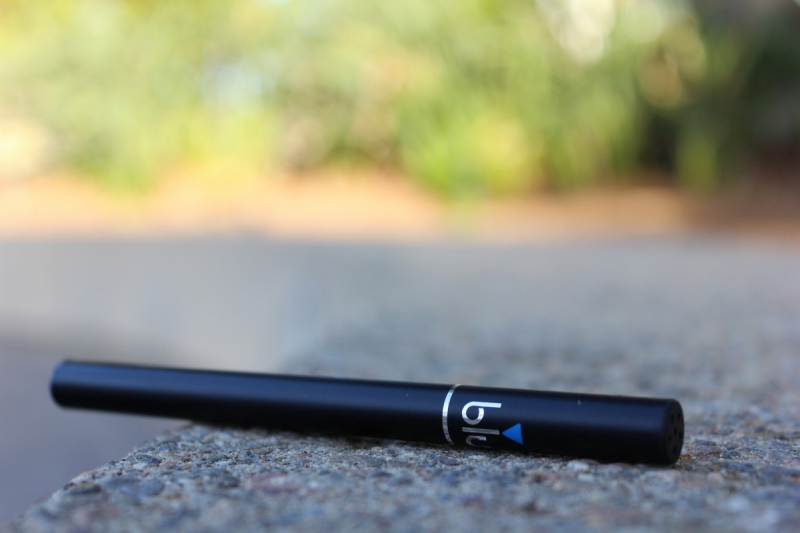 vitrine-ROQUEBILLIERE-min_e_cigarette_vaping_blu_cigs_blu_electronic_cigarette_tobacco_cigarette_smoke-637061